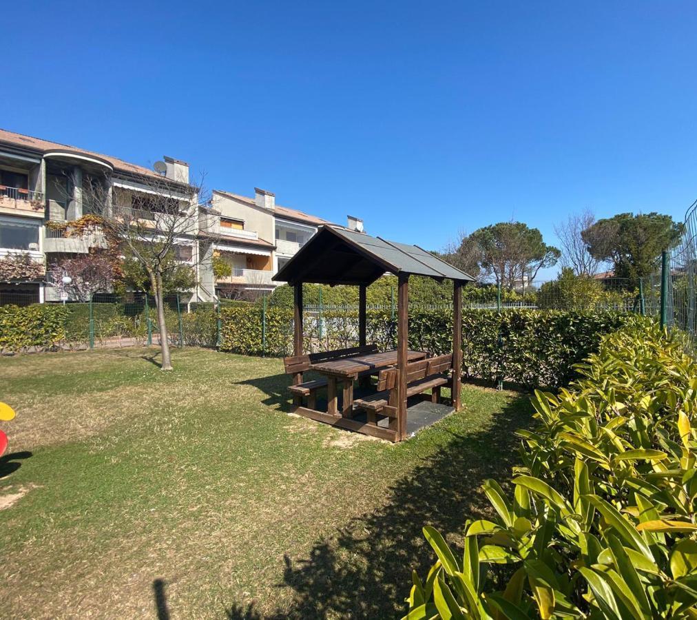 Apartment With Garden And Grill - Green Residence Sirmione เดเซนซาโนเดลการ์ดา ภายนอก รูปภาพ