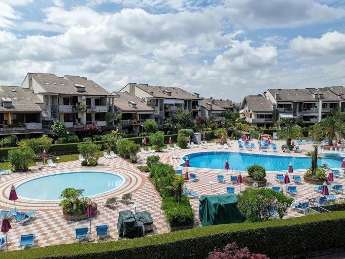 Apartment With Garden And Grill - Green Residence Sirmione เดเซนซาโนเดลการ์ดา ภายนอก รูปภาพ