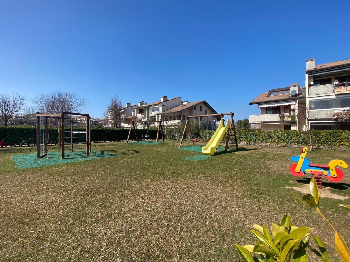 Apartment With Garden And Grill - Green Residence Sirmione เดเซนซาโนเดลการ์ดา ภายนอก รูปภาพ