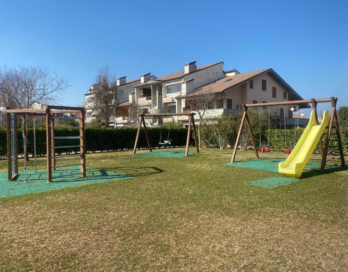 Apartment With Garden And Grill - Green Residence Sirmione เดเซนซาโนเดลการ์ดา ภายนอก รูปภาพ