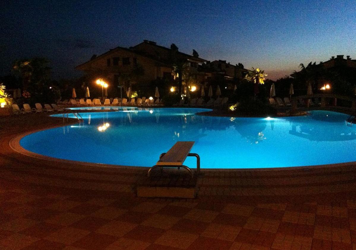 Apartment With Garden And Grill - Green Residence Sirmione เดเซนซาโนเดลการ์ดา ภายนอก รูปภาพ