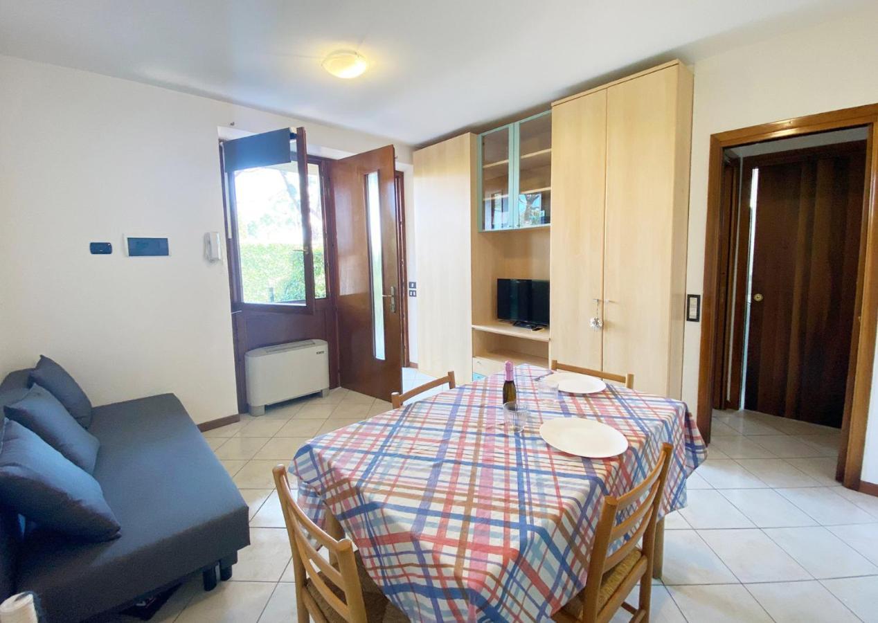 Apartment With Garden And Grill - Green Residence Sirmione เดเซนซาโนเดลการ์ดา ภายนอก รูปภาพ